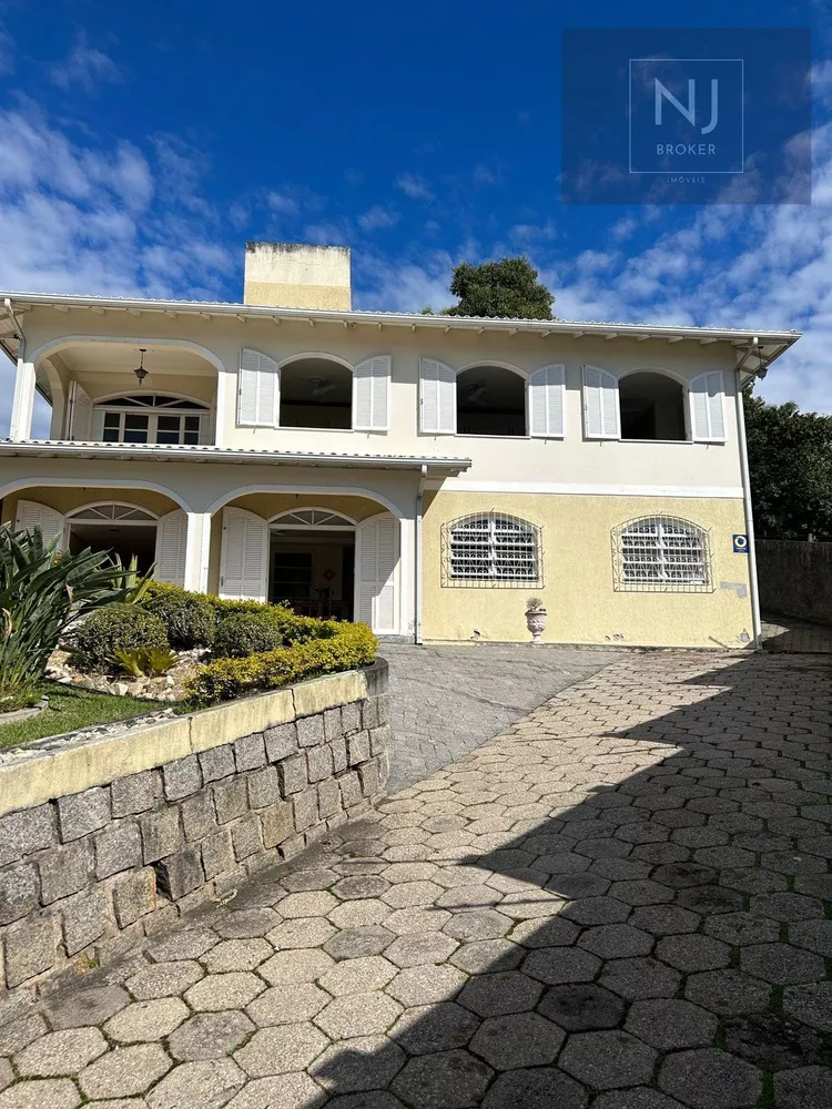 Casa à venda com 4 quartos, 211m² - Foto 2