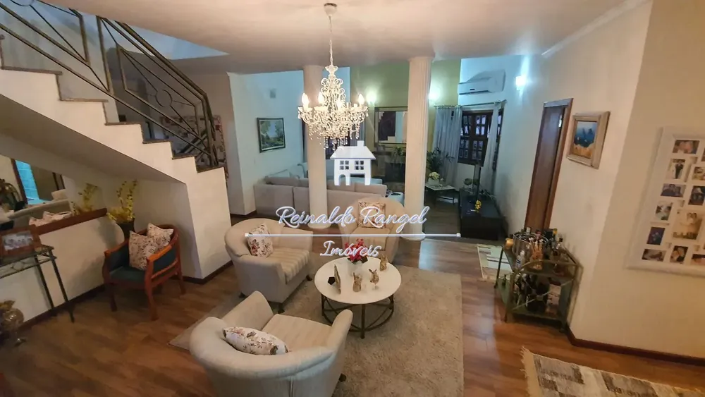 Casa, 3 quartos, 328 m² - Foto 1