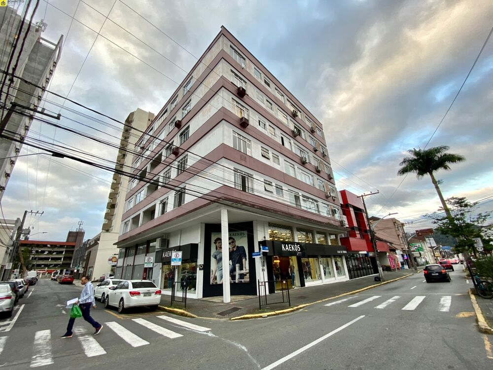 Apartamento para alugar com 5 quartos, 152m² - Foto 1