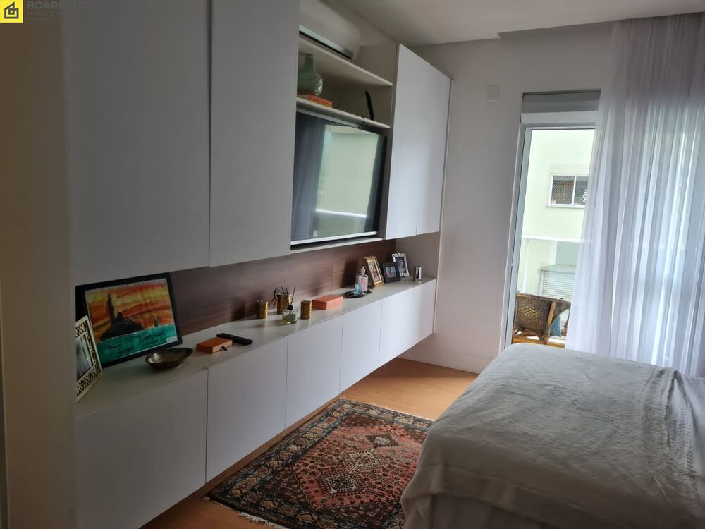 Apartamento para alugar com 3 quartos, 215m² - Foto 1