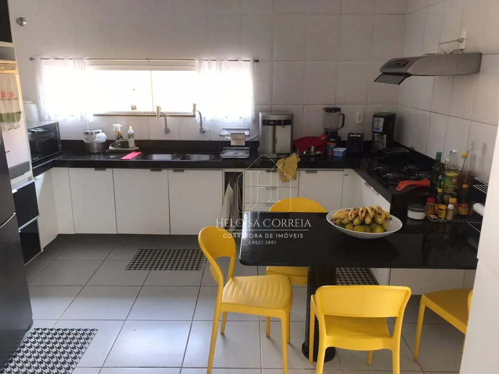 Casa, 4 quartos, 258 m² - Foto 1