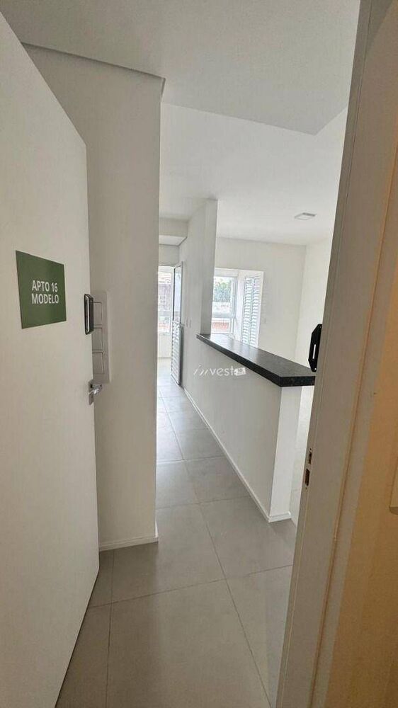 Apartamento à venda com 2 quartos, 70m² - Foto 2