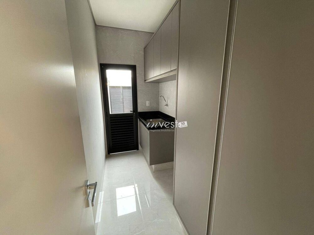 Casa, 3 quartos, 221 m² - Foto 1