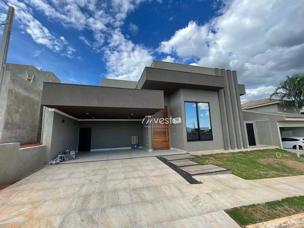 Casa à venda com 4 quartos, 280m² - Foto 1