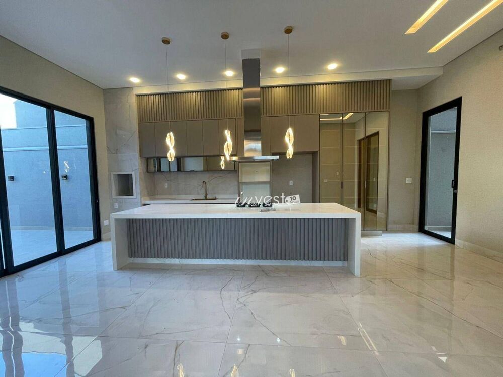 Casa, 3 quartos, 263 m² - Foto 1
