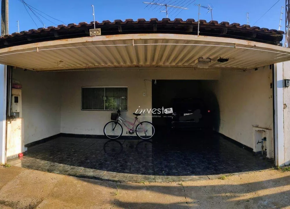 Casa à venda com 3 quartos, 160m² - Foto 1