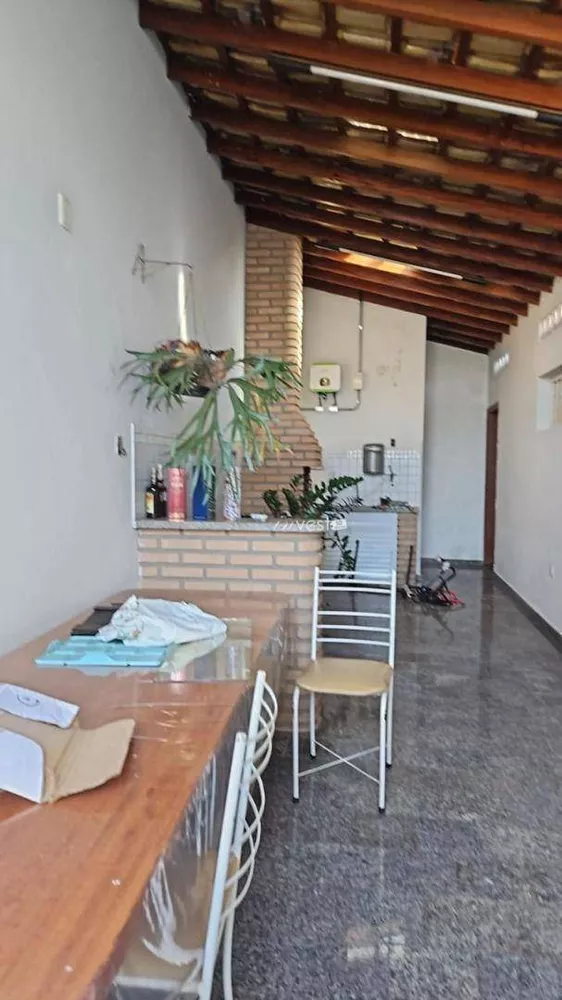 Casa à venda e aluguel com 3 quartos, 319m² - Foto 9