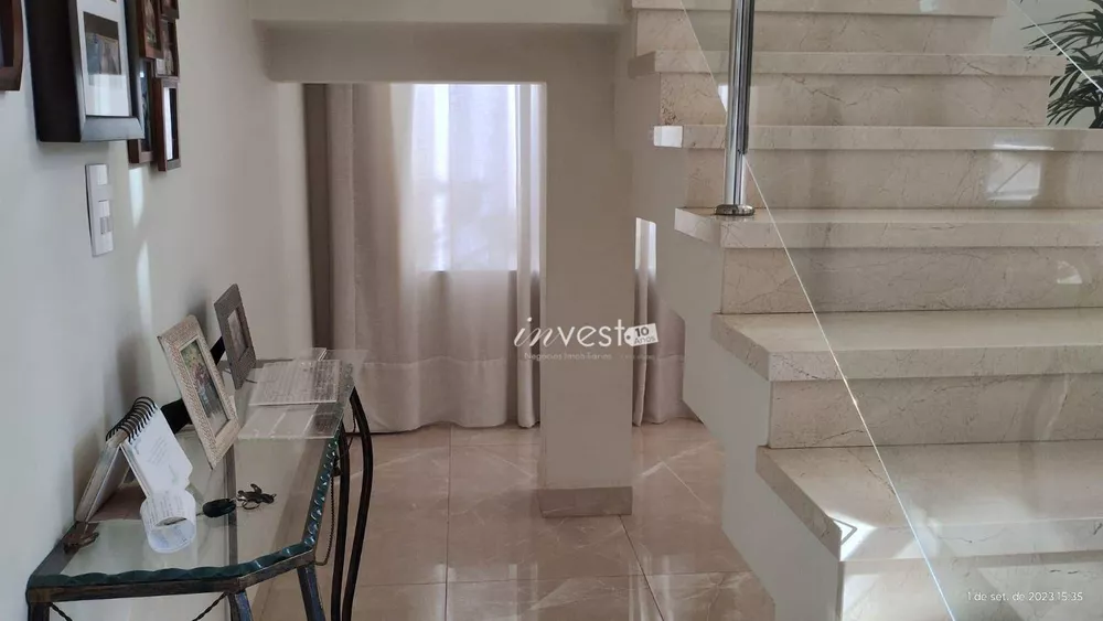 Casa à venda com 4 quartos, 320m² - Foto 2