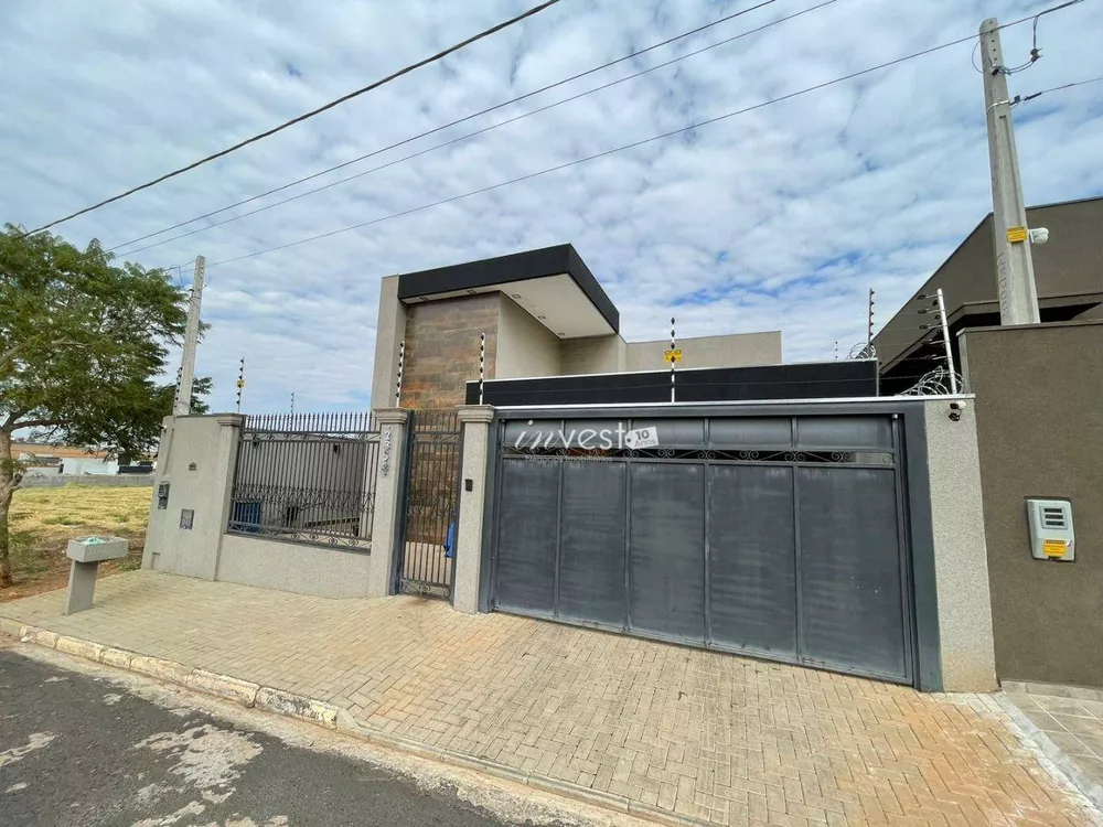 Casa à venda com 3 quartos, 200m² - Foto 1