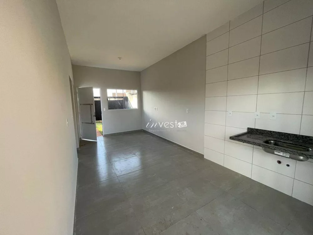 Casa à venda com 2 quartos, 62m² - Foto 2