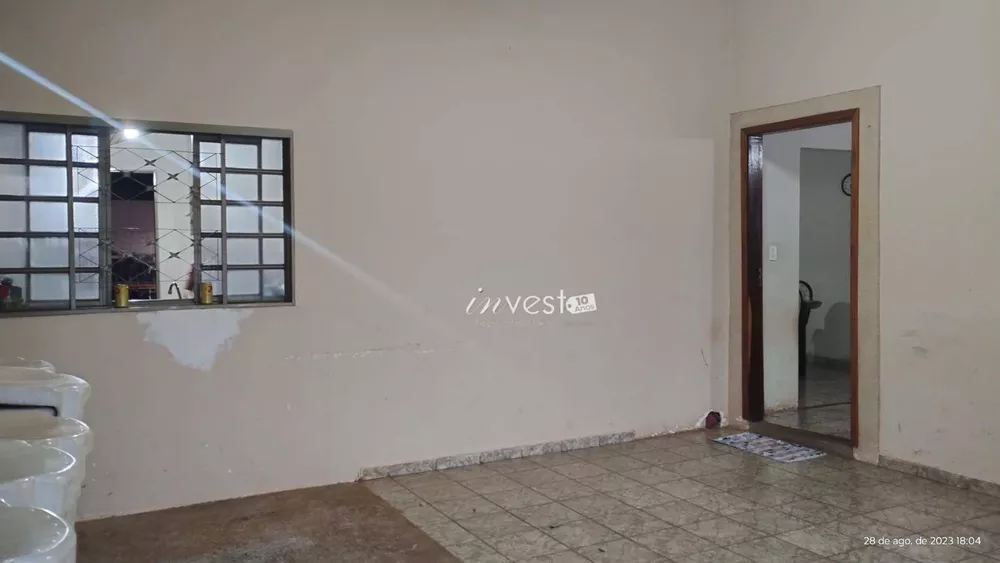 Casa à venda com 2 quartos, 140m² - Foto 1