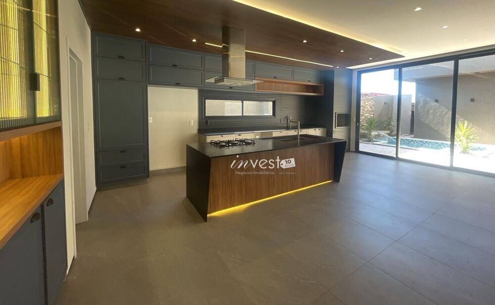 Casa, 3 quartos, 216 m² - Foto 1