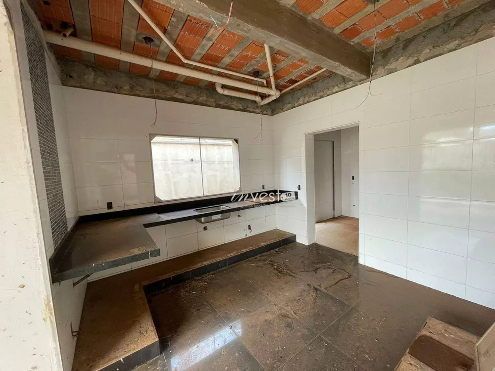 Casa à venda com 4 quartos, 150m² - Foto 9