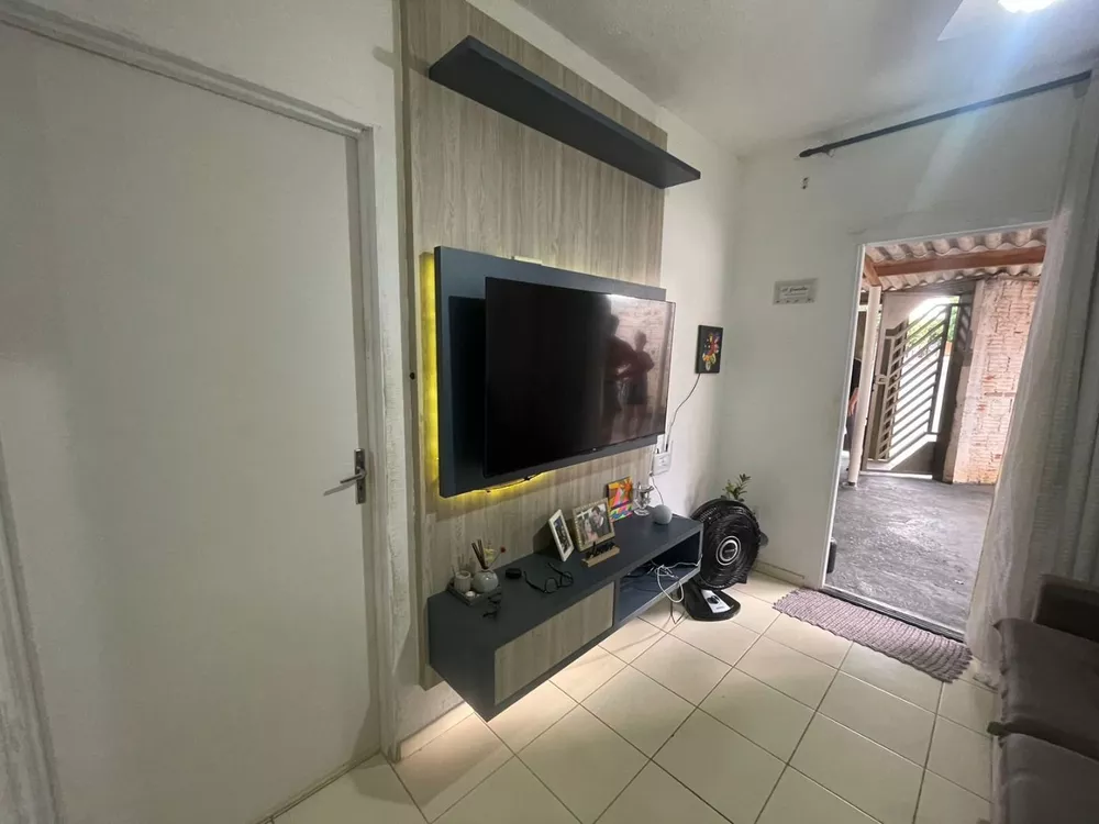 Casa à venda com 2 quartos, 70m² - Foto 2