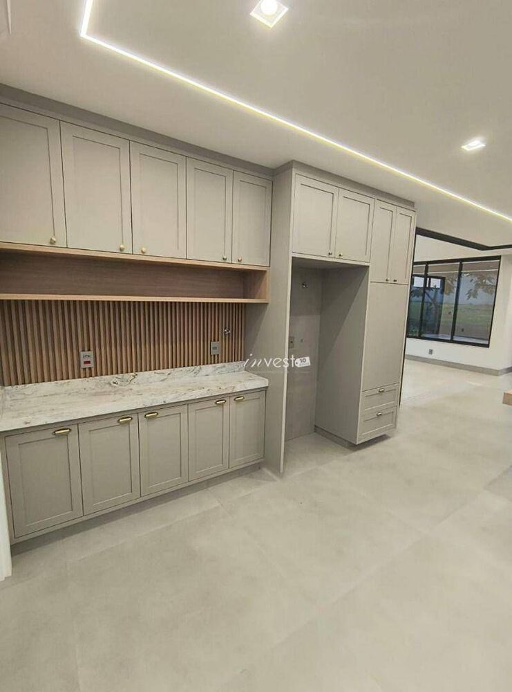 Casa, 3 quartos, 243 m² - Foto 1