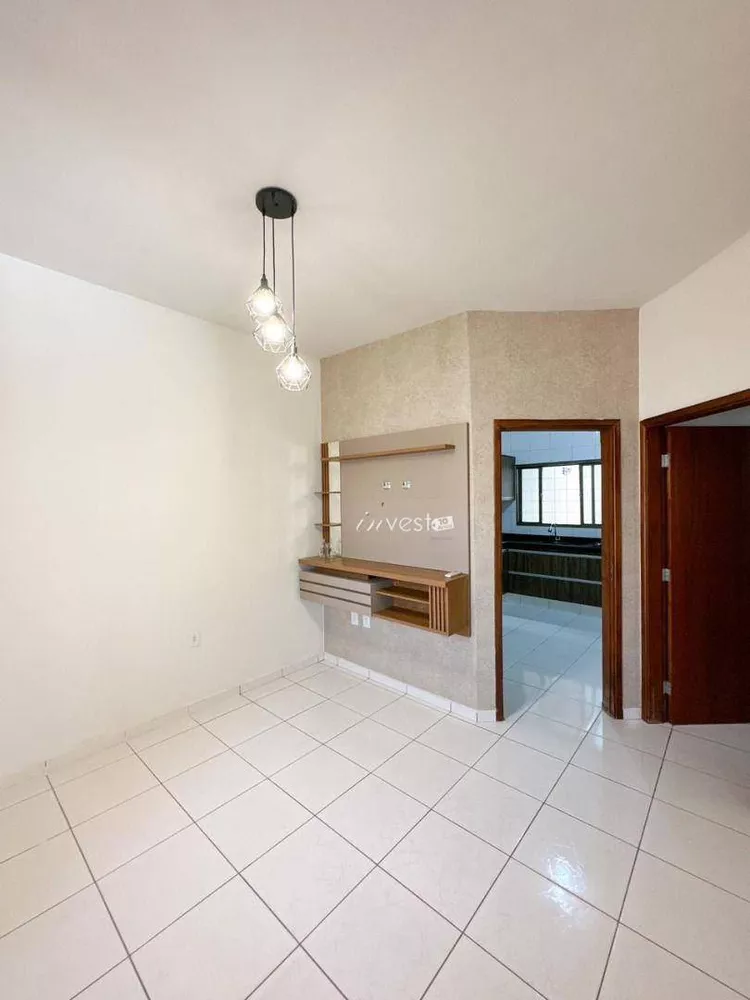 Casa à venda com 2 quartos, 150m² - Foto 2