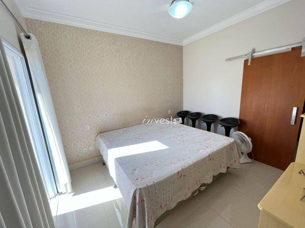 Casa, 3 quartos, 293 m² - Foto 1