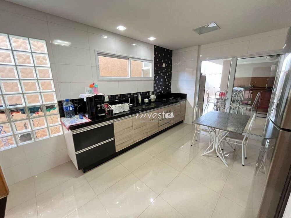 Casa, 3 quartos, 293 m² - Foto 4