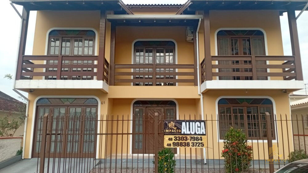 Casa para alugar com 5 quartos, 215m² - Foto 1