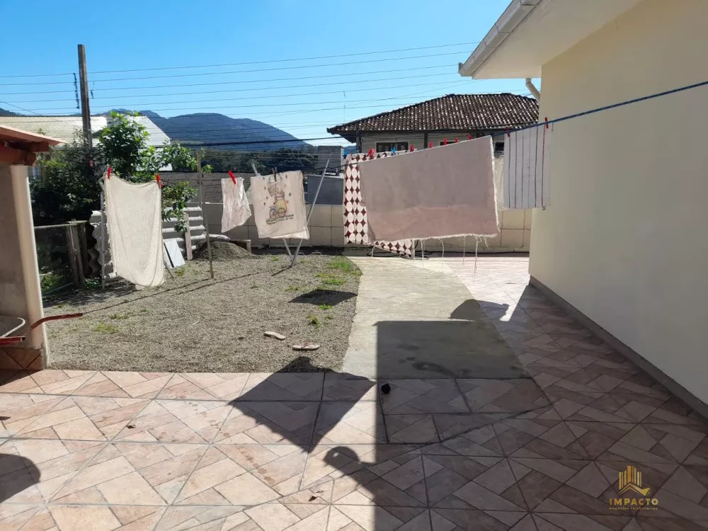 Casa à venda com 2 quartos, 90m² - Foto 4