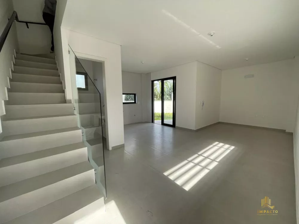 Casa à venda com 3 quartos, 98m² - Foto 1