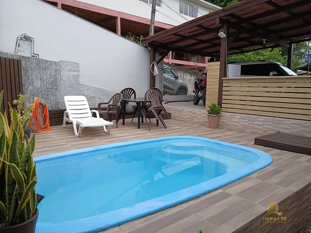 Casa, 5 quartos, 130 m² - Foto 1