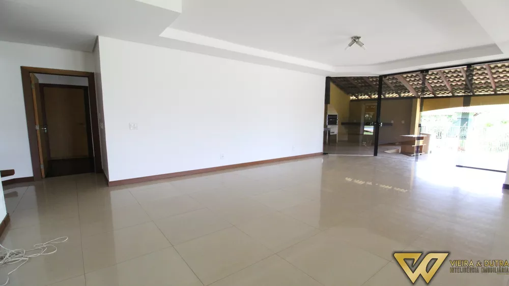 Casa à venda e aluguel com 4 quartos, 450m² - Foto 1