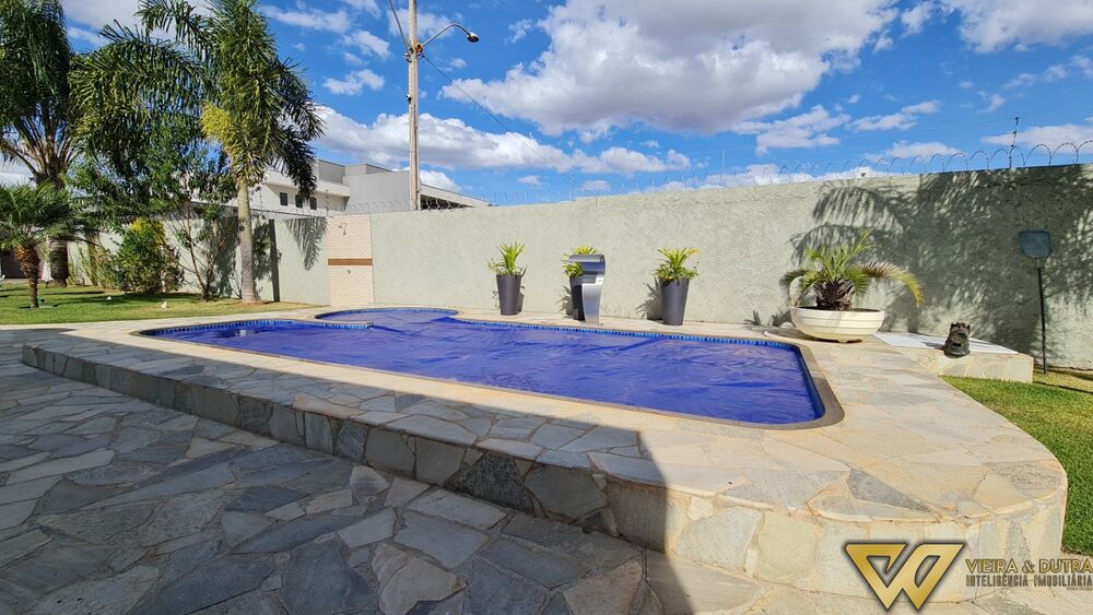 Casa à venda com 5 quartos, 350m² - Foto 1