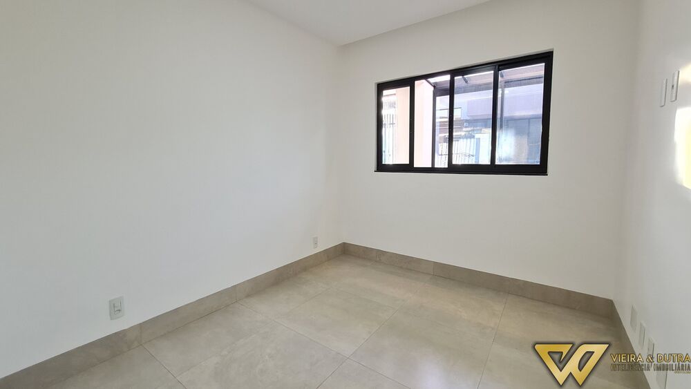 Casa à venda com 3 quartos, 190m² - Foto 4