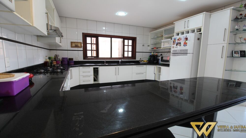 Casa à venda com 4 quartos, 408m² - Foto 3