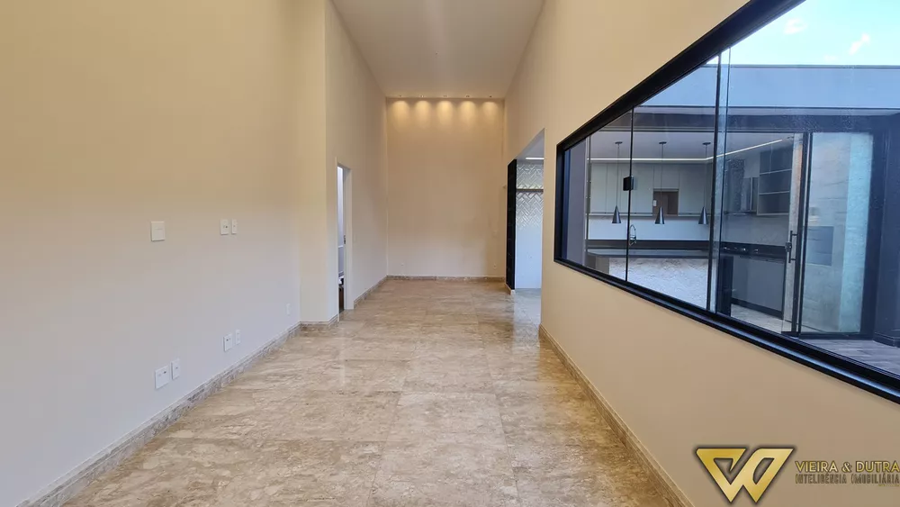 Casa à venda com 4 quartos, 297m² - Foto 2