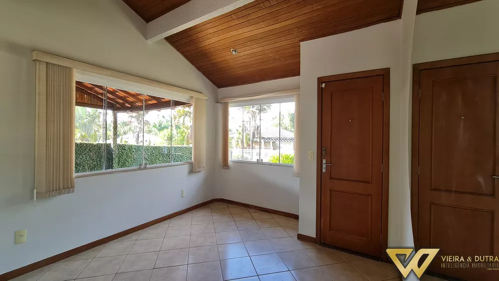 Casa para alugar com 4 quartos, 300m² - Foto 3