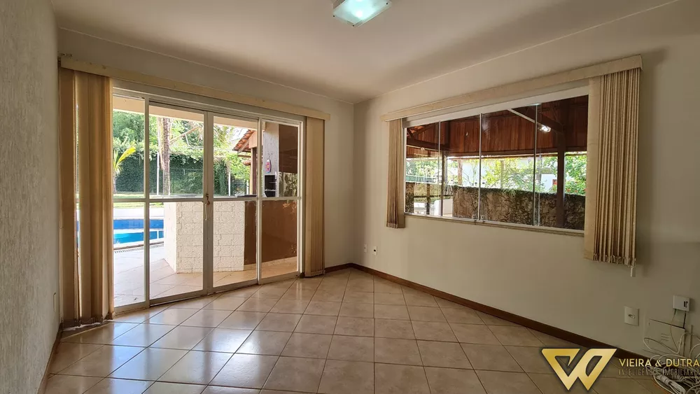 Casa para alugar com 4 quartos, 300m² - Foto 4