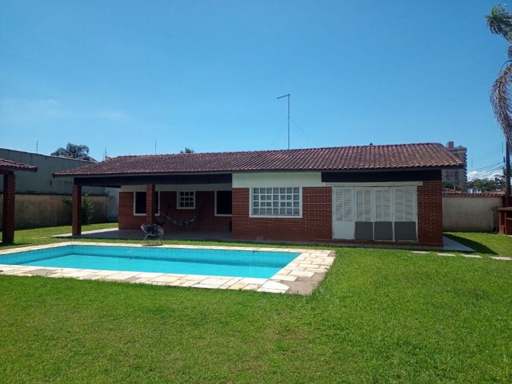 Casa à venda com 2 quartos, 207m² - Foto 2