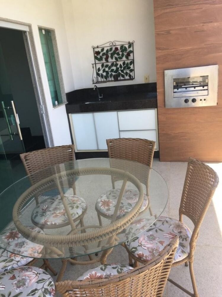 Casa à venda com 2 quartos, 80m² - Foto 1