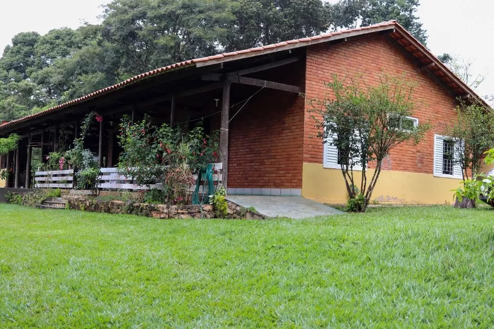 Chácara à venda com 9 quartos, 2500m² - Foto 1