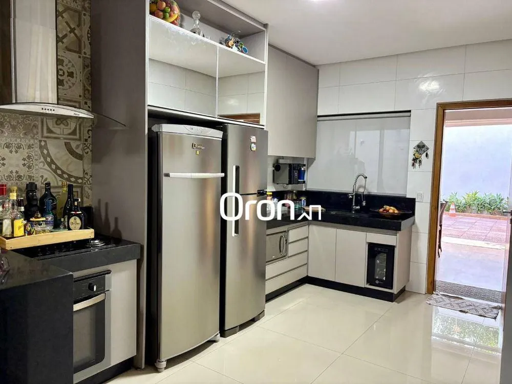 Sobrado, 4 quartos, 243 m² - Foto 2