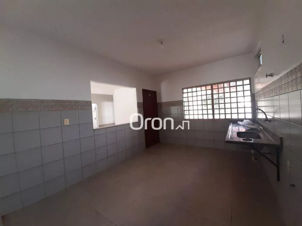 Casa à venda com 4 quartos, 201m² - Foto 1