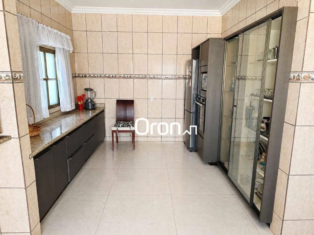 Sobrado, 7 quartos, 330 m² - Foto 3