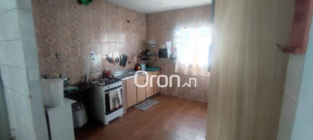 Casa à venda com 3 quartos, 291m² - Foto 2