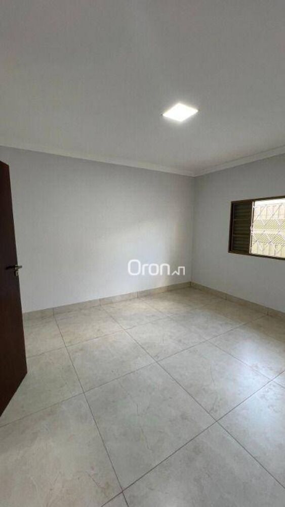Casa à venda com 3 quartos, 220m² - Foto 2