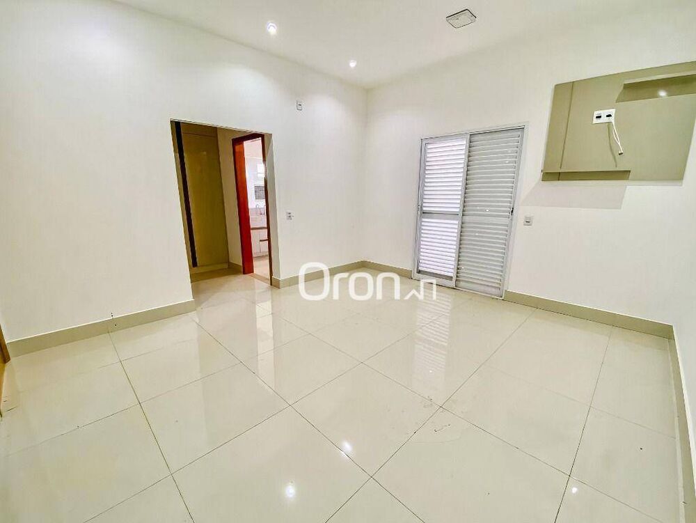 Sobrado à venda com 4 quartos, 223m² - Foto 1