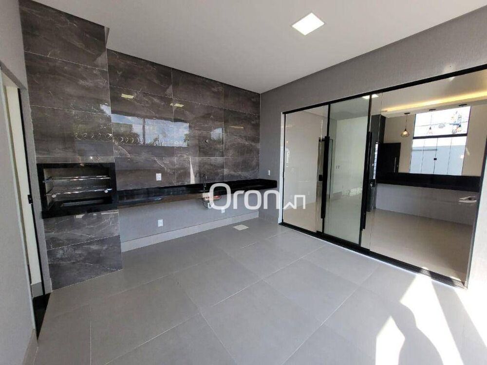 Casa à venda com 3 quartos, 194m² - Foto 1