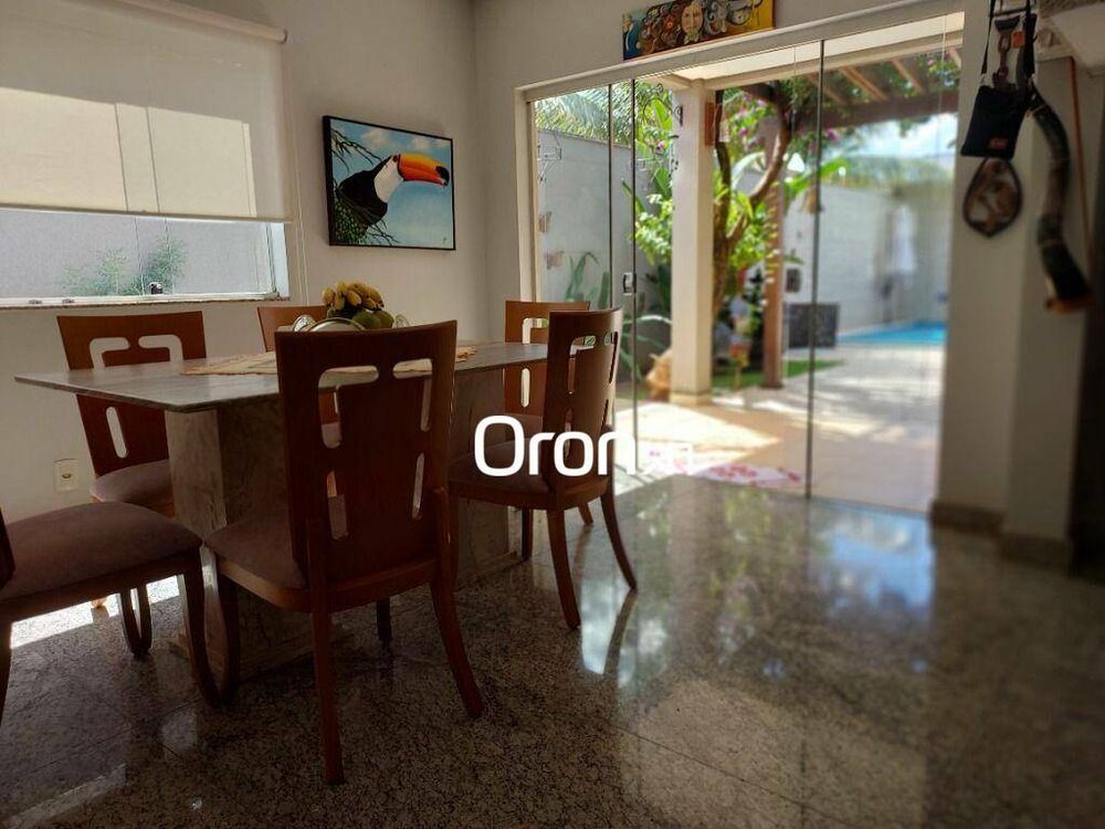 Sobrado à venda com 4 quartos, 390m² - Foto 1