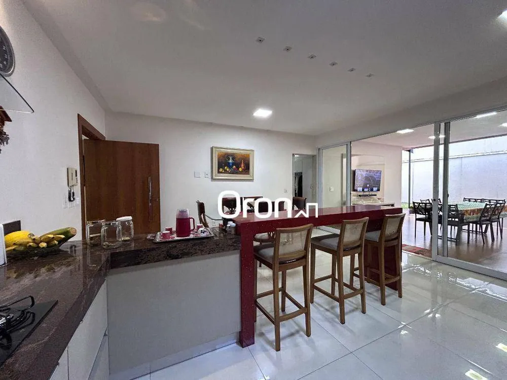 Casa, 3 quartos, 250 m² - Foto 2