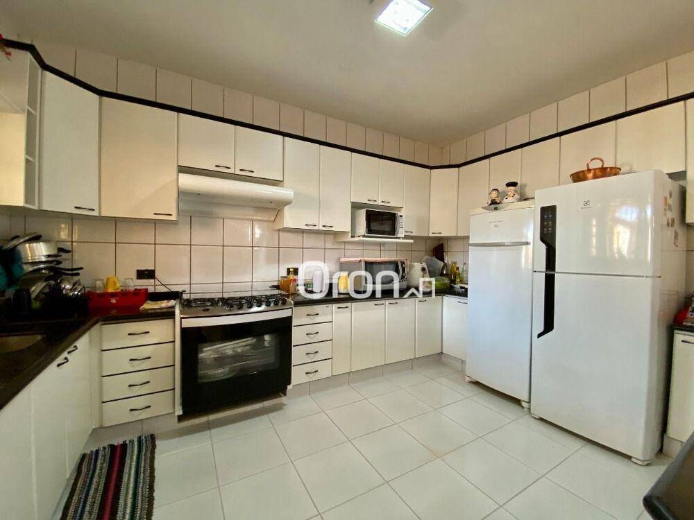 Sobrado à venda com 5 quartos, 420m² - Foto 2