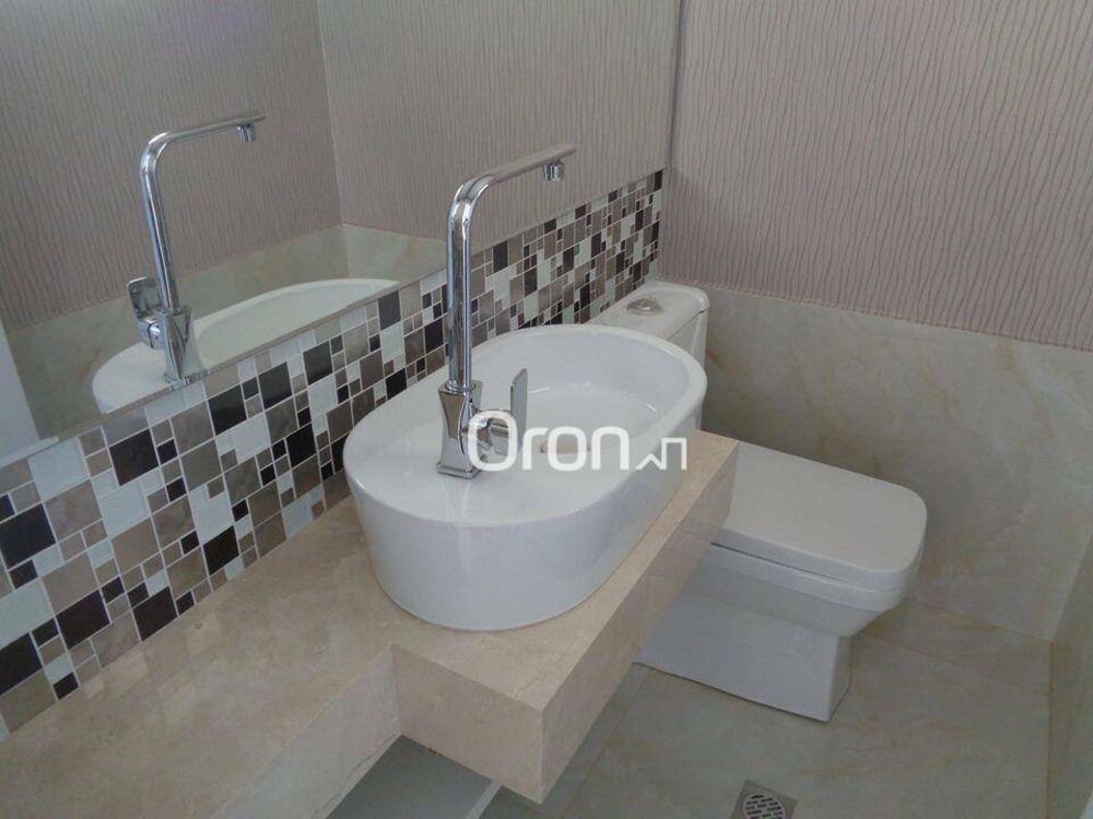 Sobrado, 4 quartos, 203 m² - Foto 1