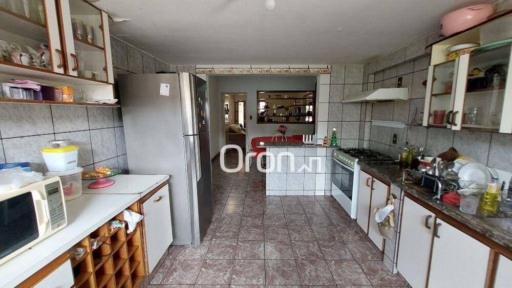Casa à venda com 5 quartos, 333m² - Foto 3