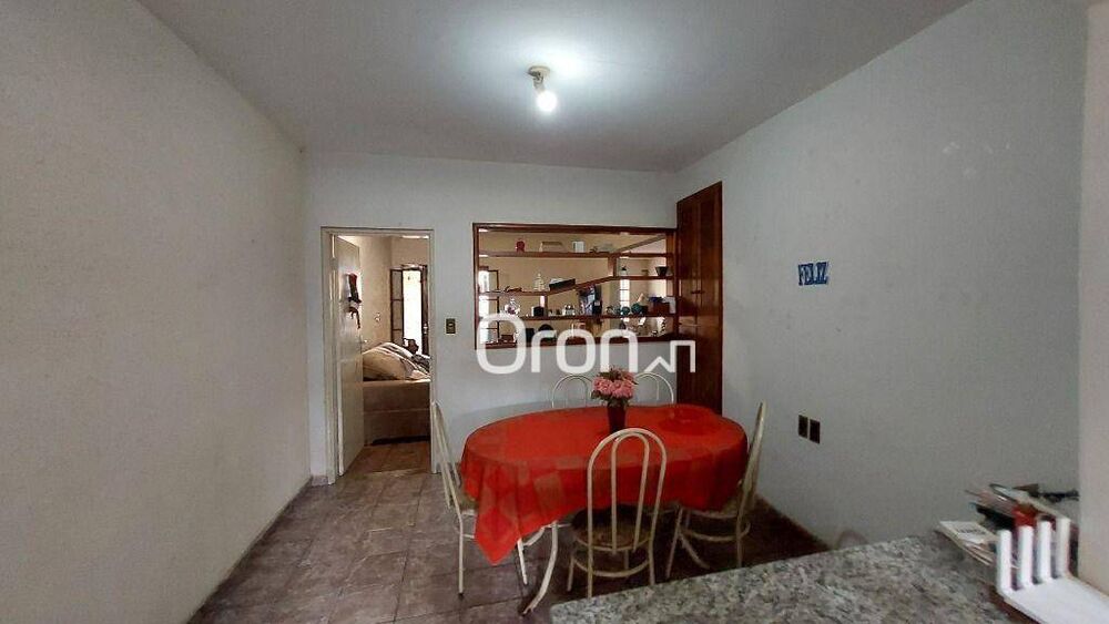 Casa à venda com 5 quartos, 333m² - Foto 2