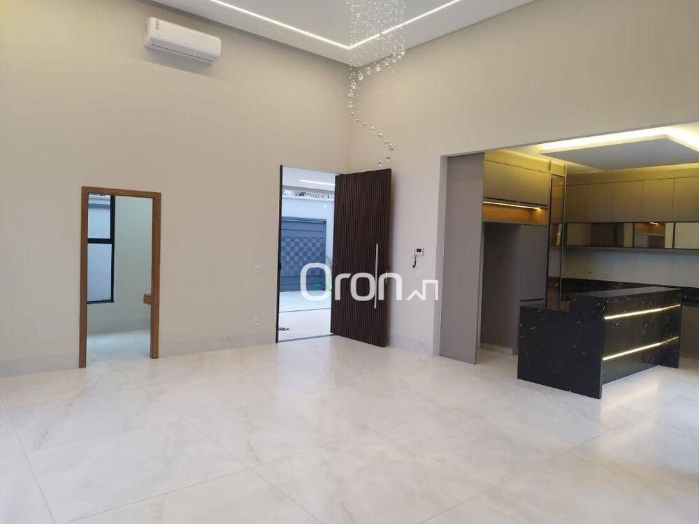 Casa à venda com 4 quartos, 230m² - Foto 2